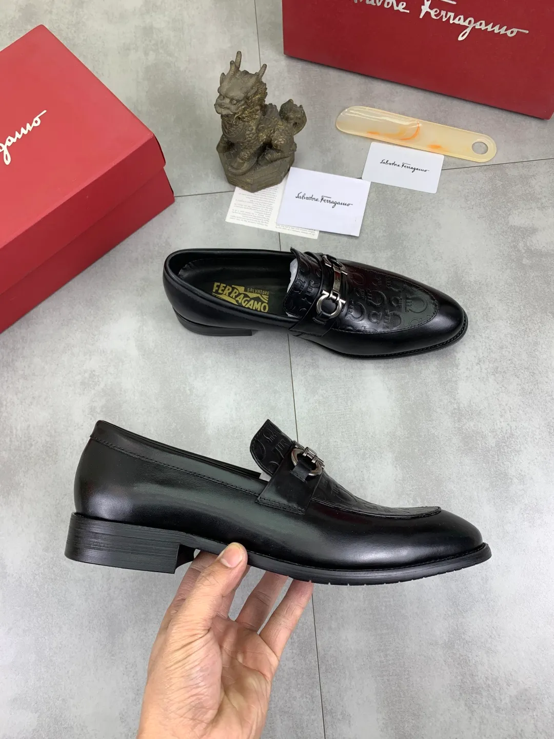 Men's Men's Shoes 💰P480💰[New Style] Water-dyed Niuli 🆘[Salvatore Ferragamo] Ferragamo's latest casual business leather shoes for men! Available at counters simultaneously! The fabric is made of specially imported original calfskin, and the interior is made of imported water-dyed cowhide. It is absolutely luxurious and leads the fashion trend. Matching code: 39-44, black optional